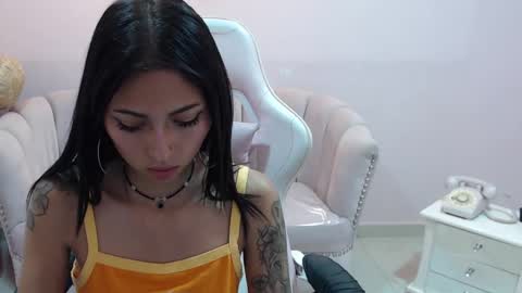 Snapshot of elody_a chatting on February 5, 2025, 3:23 am Elody online show from February 5, 2025, 3:23 am