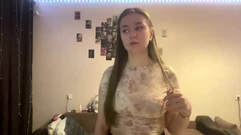 Snapshot of eloiscolins chatting on June 3, 2026, 4:45 pm eloiscolins online show from June 3, 2026, 4:45 pm