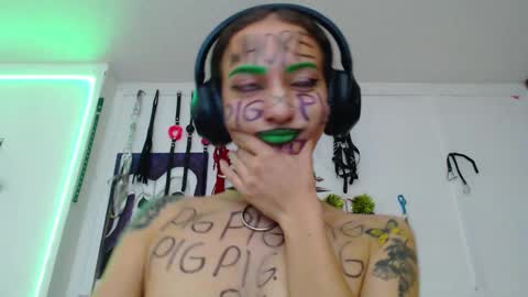 Snapshot of eloise_brown_ chatting on February 6, 2025, 10:32 pm Chelsea Please help me to reach 100 thumbs up online show from February 6, 2025, 10:32 pm