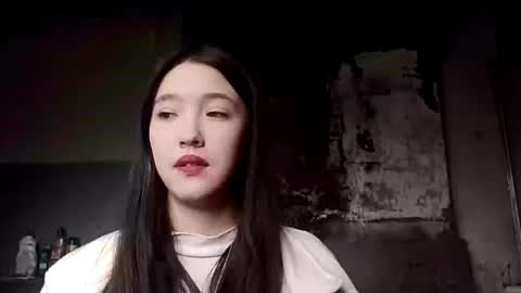 Snapshot of elouisevallian chatting on June 5, 2026, 2:07 am Elara online show from June 5, 2026, 2:07 am