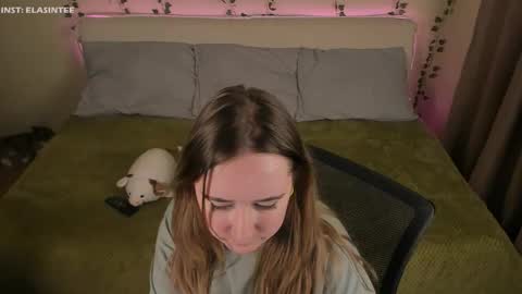 Snapshot of elovinora chatting on February 24, 2026, 6:17 pm Ela give me a thumbs up if you like it and this is important for the development of the account online show from February 24, 2026, 6:17 pm