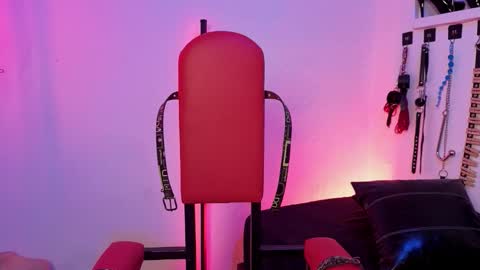 elowen_halley1 online show from February 28, 2026, 7:04 pm