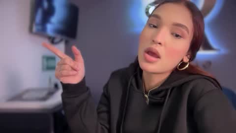 Snapshot of elsa_koch chatting on September 30, 2025, 2:44 pm ELSA online show from September 30, 2025, 2:44 pm