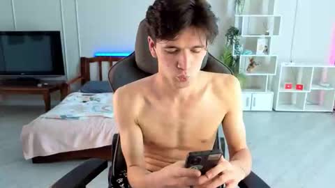 Elvano online show from September 29, 2025, 7:57 am