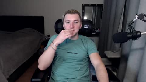 Elvin Vaenight online show from October 22, 2025, 2:01 am