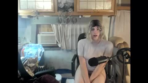 Snapshot of elvymay chatting on October 24, 2025, 1:35 am elvymay online show from October 24, 2025, 1:35 am