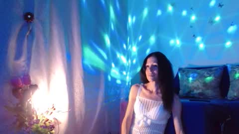 Elisa online show from September 13, 2025, 6:08 pm