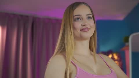 Elyssa online show from March 28, 2026, 7:35 pm