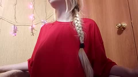 Snapshot of elza_com chatting on December 11, 2024, 11:51 am Elza Kom online show from December 11, 2024, 11:51 am