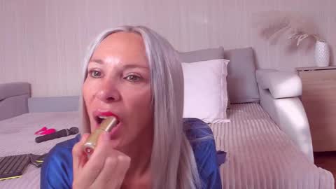 Snapshot of elza_mature chatting on October 20, 2025, 8:26 am Elza online show from October 20, 2025, 8:26 am