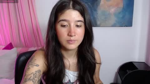 Snapshot of em_aa1 chatting on January 2, 2025, 1:17 am A N D R E A online show from January 2, 2025, 1:17 am