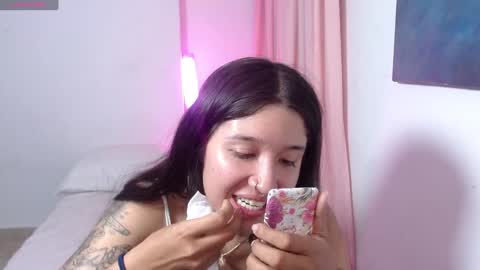 Snapshot of em_aa1 chatting on February 1, 2025, 12:18 am A N D R E A online show from February 1, 2025, 12:18 am