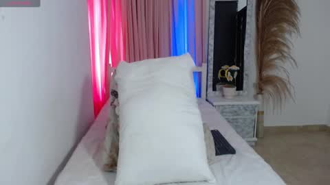 Snapshot of em_aa1 chatting on February 19, 2025, 9:17 am A N D R E A online show from February 19, 2025, 9:17 am