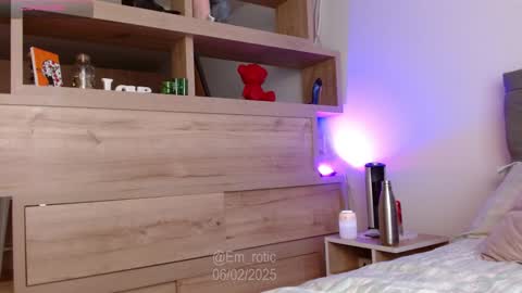 Emilia  online show from February 6, 2025, 5:19 pm