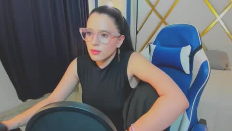 Estefany Martinez Acua INSTAGRAM ema 04oficial online show from May 25, 2026, 8:04 pm