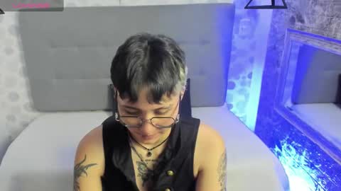emahills__axelrose online show from September 20, 2025, 2:23 am