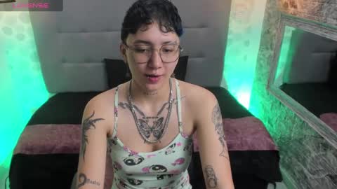 emahills__axelrose online show from September 27, 2025, 1:21 am