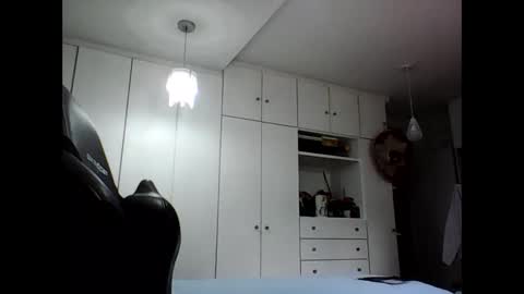 embarrassed_str8_3incher online show from May 8, 2026, 6:35 pm