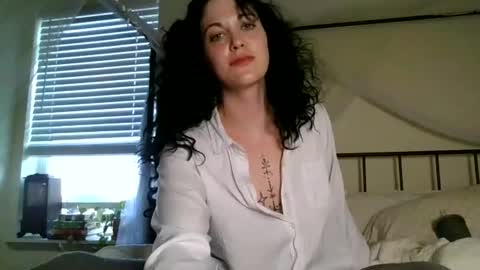 Snapshot of emberloadsxx chatting on December 4, 2024, 1:31 pm EmberLoads online show from December 4, 2024, 1:31 pm