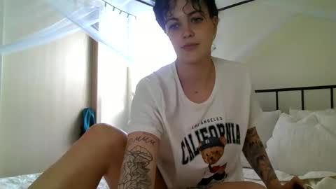 Snapshot of emberloadsxx chatting on January 14, 2025, 5:23 pm EmberLoads online show from January 14, 2025, 5:23 pm