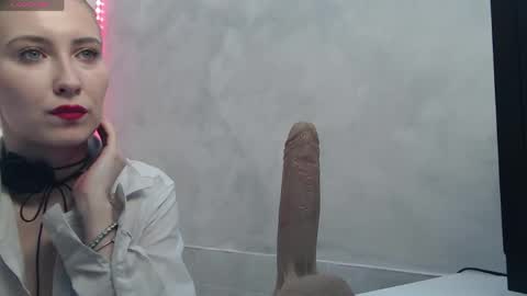 Snapshot of emberluna_ chatting on April 24, 2026, 8:44 pm Ember online show from April 24, 2026, 8:44 pm