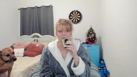 Snapshot of emberpheonixxx chatting on December 19, 2024, 3:18 am Ember Pheonixxx online show from December 19, 2024, 3:18 am