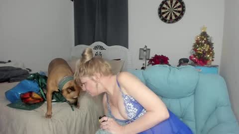 Snapshot of emberpheonixxx chatting on December 23, 2024, 3:40 am Ember Pheonixxx online show from December 23, 2024, 3:40 am