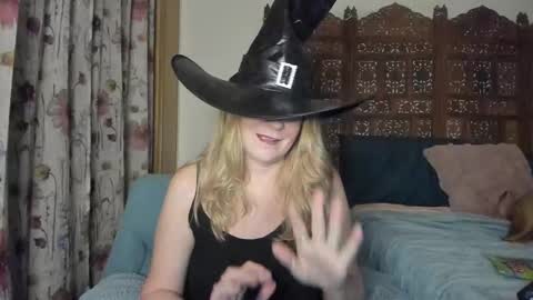 Snapshot of emberpheonixxx chatting on November 1, 2025, 1:40 am Ember Pheonixxx online show from November 1, 2025, 1:40 am