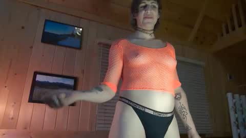 Snapshot of embertheflame chatting on September 21, 2025, 1:29 am Ember the Flame online show from September 21, 2025, 1:29 am