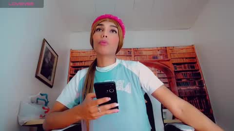 Snapshot of emeli_roushot chatting on January 12, 2025, 8:03 pm Emeli online show from January 12, 2025, 8:03 pm