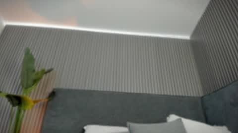 emelie_89 online show from May 20, 2026, 11:38 am