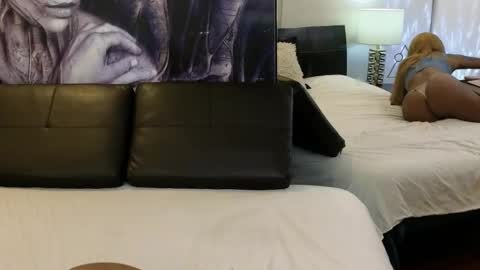 anyelii  online show from December 18, 2025, 9:26 am