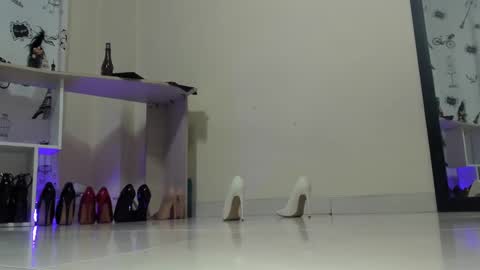 Snapshot of emely_garcia chatting on February 27, 2025, 1:27 am Emely online show from February 27, 2025, 1:27 am