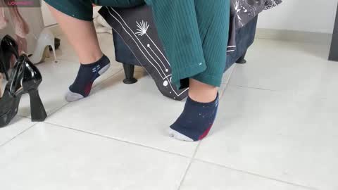 Snapshot of emely_garcia chatting on November 1, 2025, 6:32 pm Emely online show from November 1, 2025, 6:32 pm