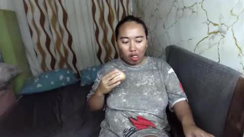 Emely online show from November 12, 2025, 8:26 am