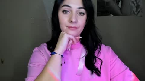 Snapshot of emelyblum chatting on December 4, 2024, 2:53 am Emely online show from December 4, 2024, 2:53 am