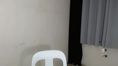 Snapshot of emelyn_fuckdoll chatting on February 12, 2025, 7:44 am Scarlett online show from February 12, 2025, 7:44 am