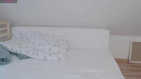 just me online show from December 4, 2025, 1:20 pm