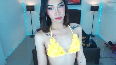 Snapshot of emerladmore chatting on July 27, 2026, 4:58 pm emerladmore online show from July 27, 2026, 4:58 pm