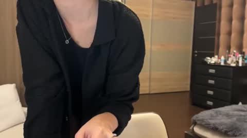 Snapshot of emi__ly chatting on November 27, 2025, 6:32 pm emi__ly online show from November 27, 2025, 6:32 pm