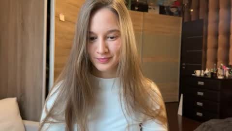 Snapshot of emi__ly chatting on December 1, 2025, 6:51 am emi__ly online show from December 1, 2025, 6:51 am