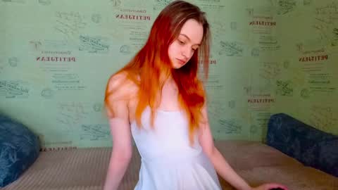 Snapshot of emi_less chatting on May 20, 2026, 3:02 am Emi online show from May 20, 2026, 3:02 am