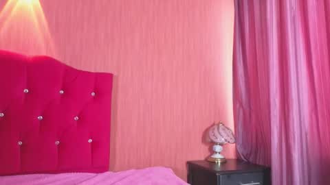 Emilia Gomez online show from December 4, 2025, 1:53 pm