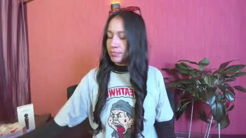 Snapshot of emigomez_ chatting on July 19, 2026, 12:03 am Emilia Gomez online show from July 19, 2026, 12:03 am