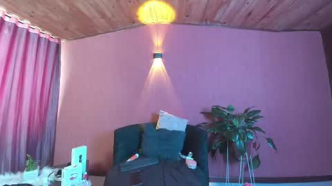 Snapshot of emigomez_ chatting on July 19, 2026, 3:38 pm Emilia Gomez online show from July 19, 2026, 3:38 pm