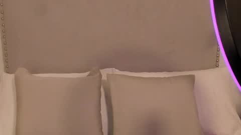 EMILY ROBERTS online show from November 10, 2025, 3:05 am