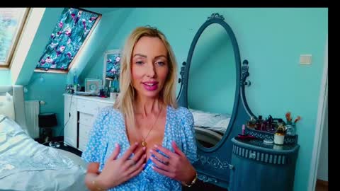 Snapshot of emilachat chatting on February 7, 2025, 9:58 am Emila online show from February 7, 2025, 9:58 am