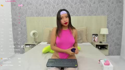 Emili Lenus online show from February 9, 2025, 5:33 pm