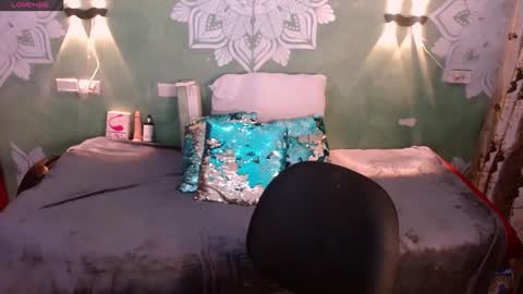 Emili roux online show from February 4, 2025, 3:57 pm