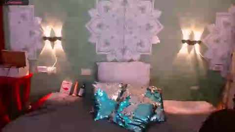 Emili roux online show from February 5, 2025, 5:53 pm